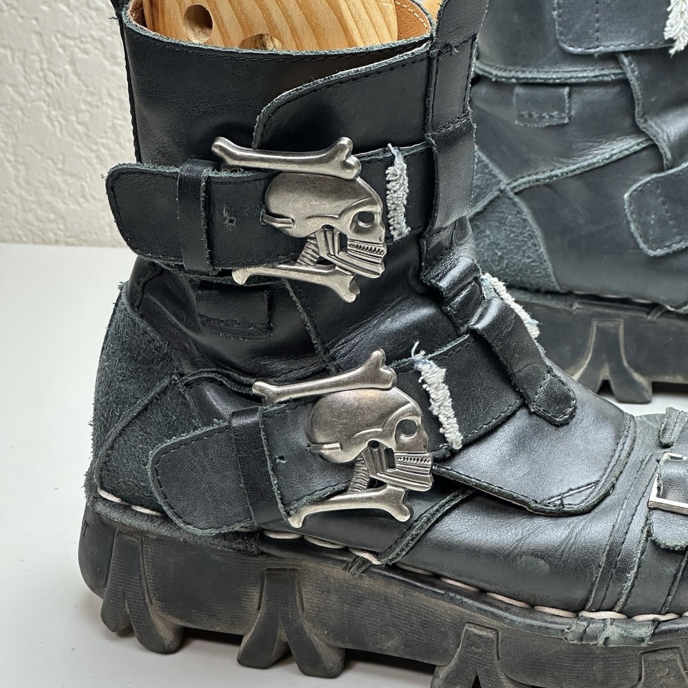Used  Black Leather Skull & Bones Goth Biker Boots 1809-255 Size 7.5/Men's 9/WM - Picture 3 of 16